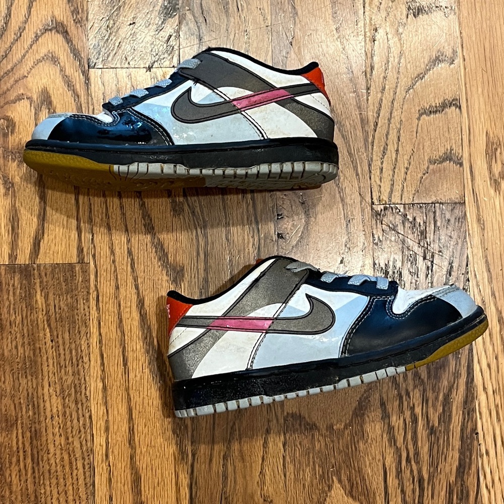 Girls Nike shoes. Toddler size 9.